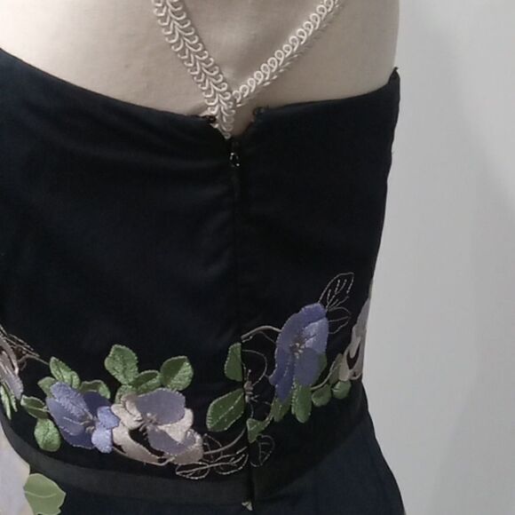 Loft 100% cotton fully lined floral strapless midi dress. Size 6. Side zip - Picture 3 of 4